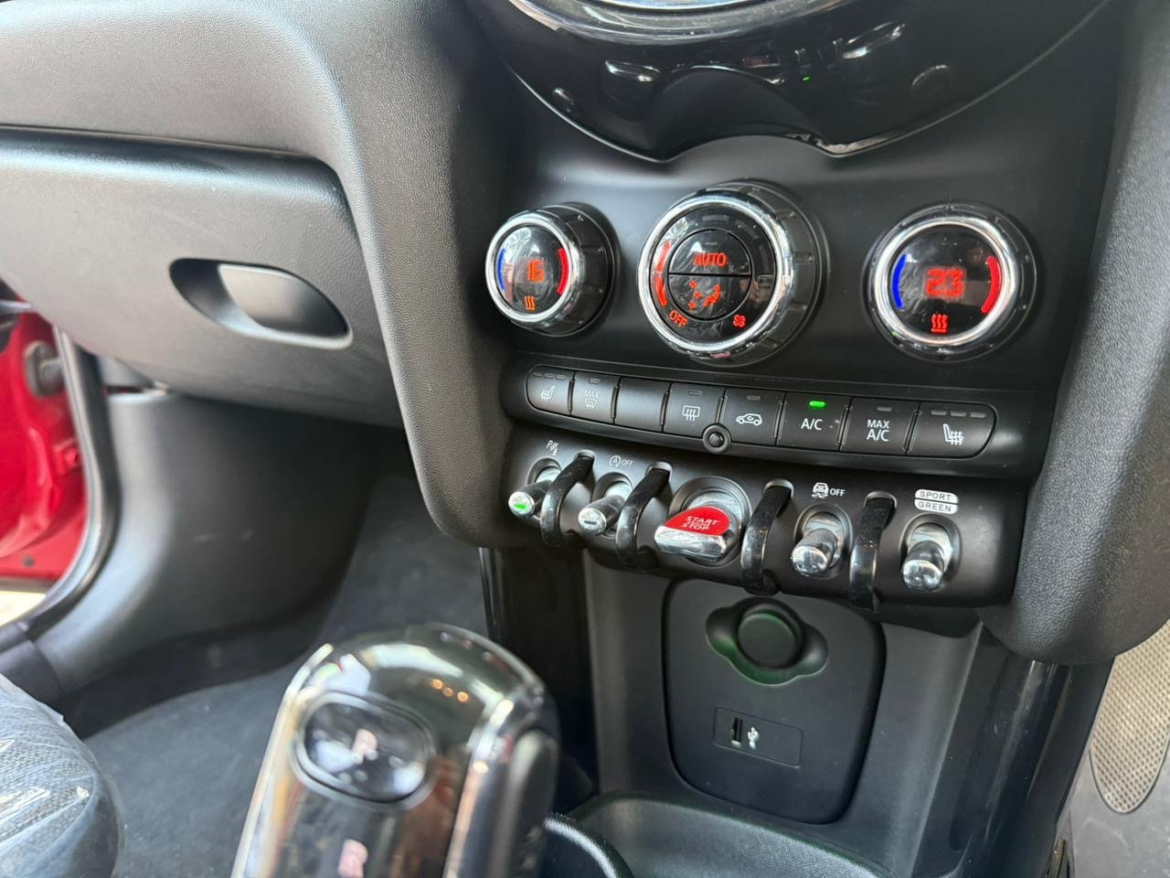 MIni Cooper 2021 Red image